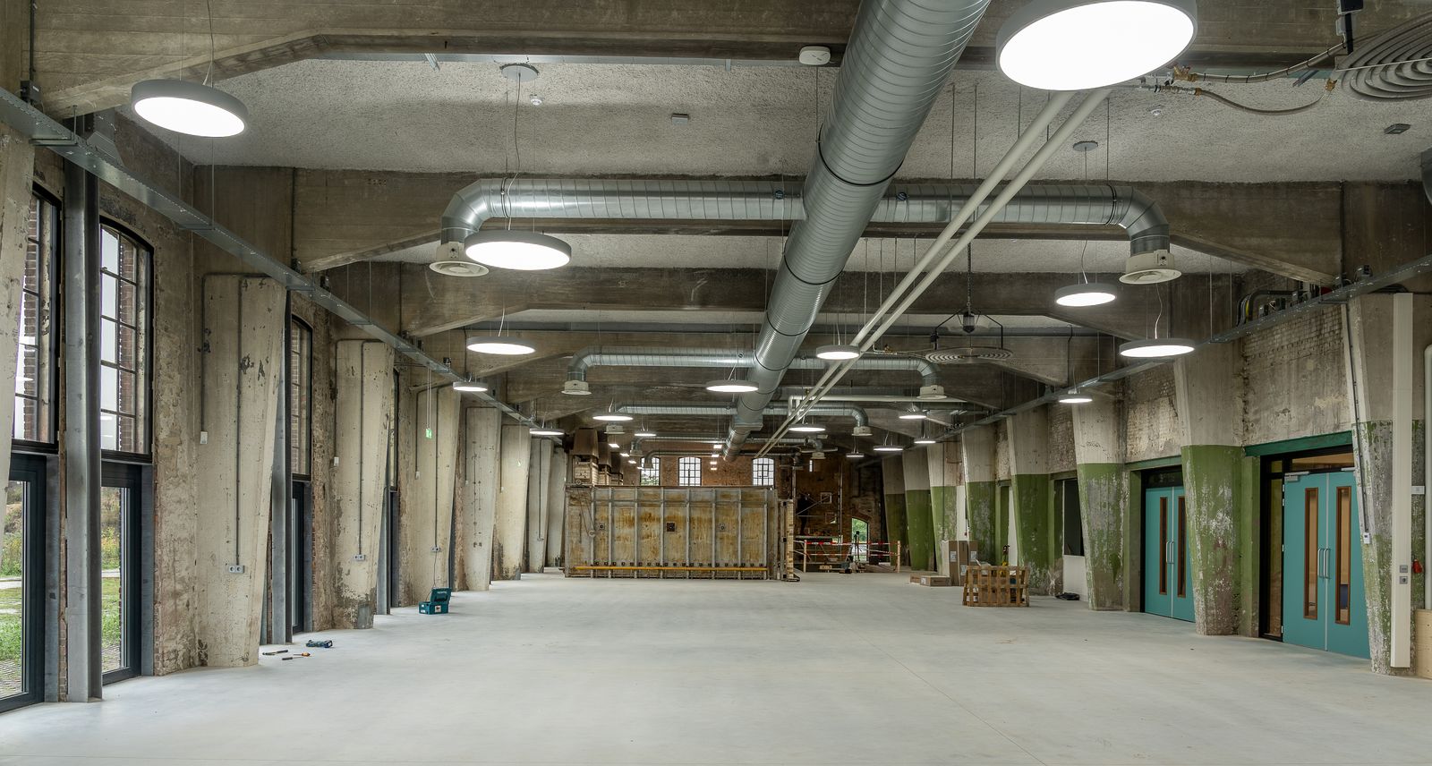 Stor hall med plass til store kjøretøy (illustrasjonsfoto)